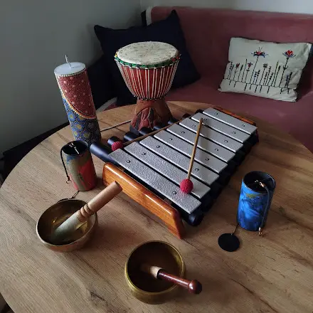 Muzikoterapie a relaxační meditační hudba pro duševní rovnováhu